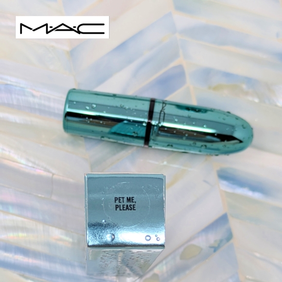 Limited Edition MAC Alluring Aquatics Frost Lipstick Pet Me Please-Nude metallic - Picture 8 of 14